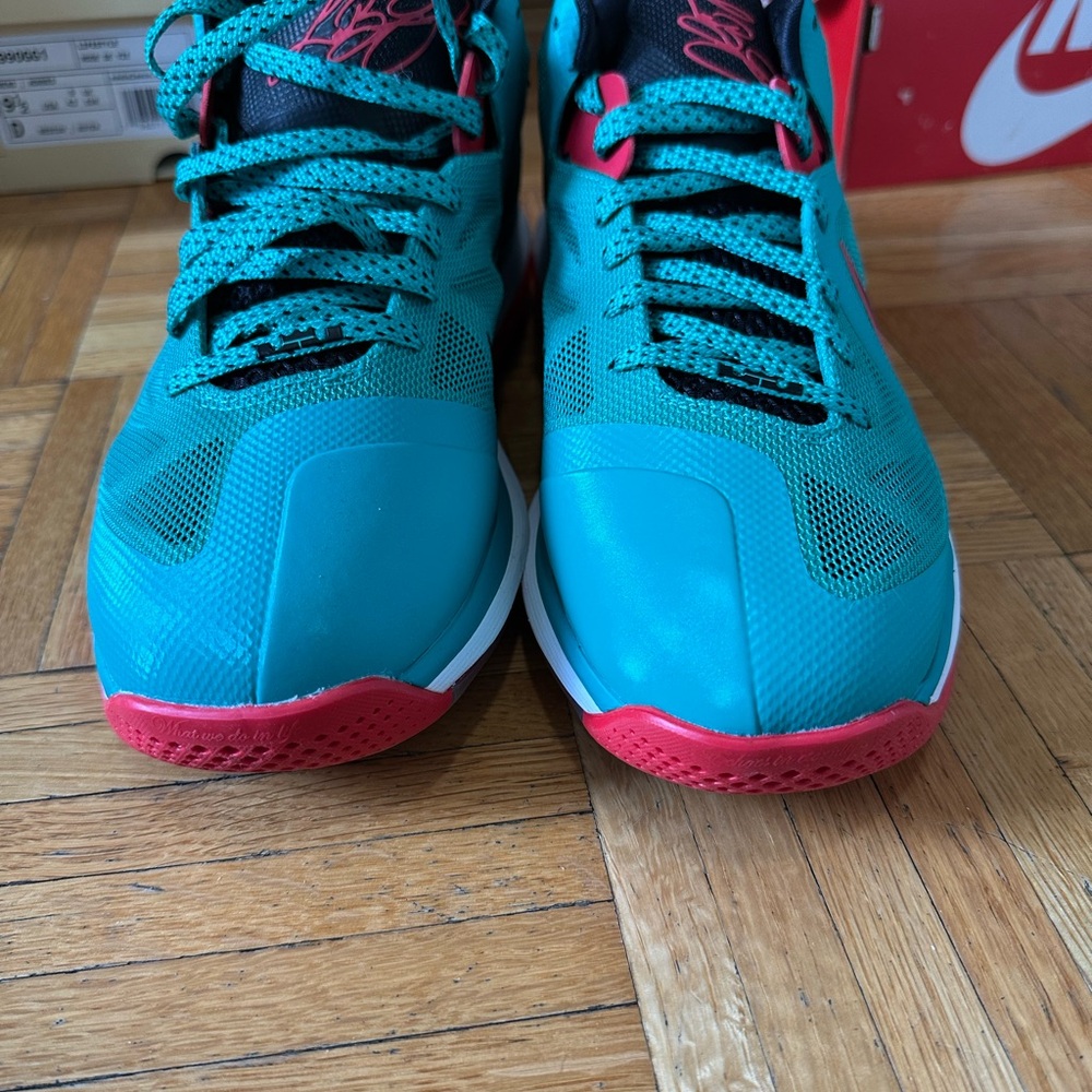 Nike Teal and Red Athletic Shoes